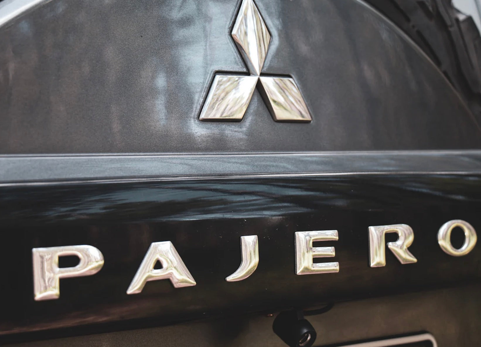 Front view of Mitsubishi Pajero chrome spare wheel sticker, highlighting its sleek design.