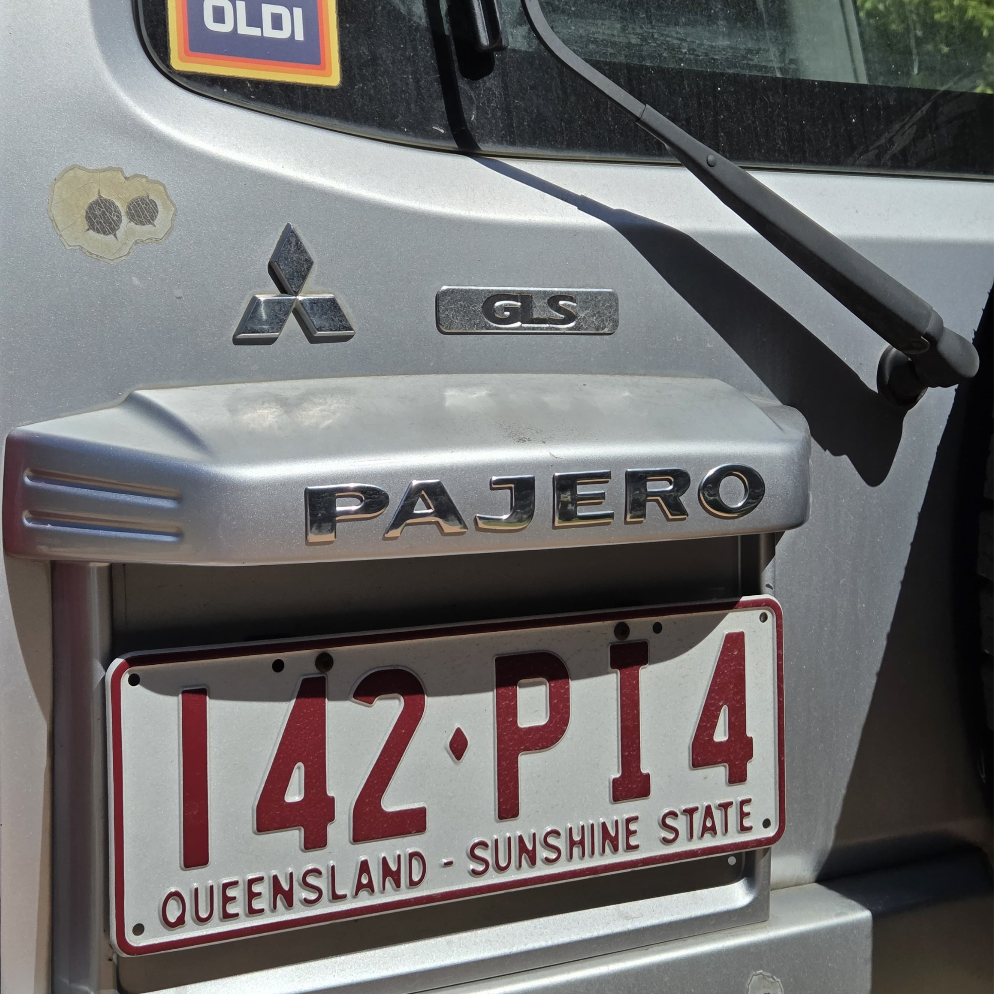 Pajero Rear Door Lettering Sticker - Mitsubishi Pajero NM–NP (1999–2006)