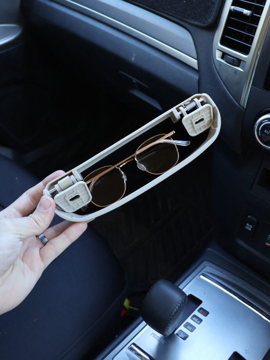 Sunglass Holder for Mitsubishi Pajero NM, NP, NS, NT, NW, NX (2000–2021)