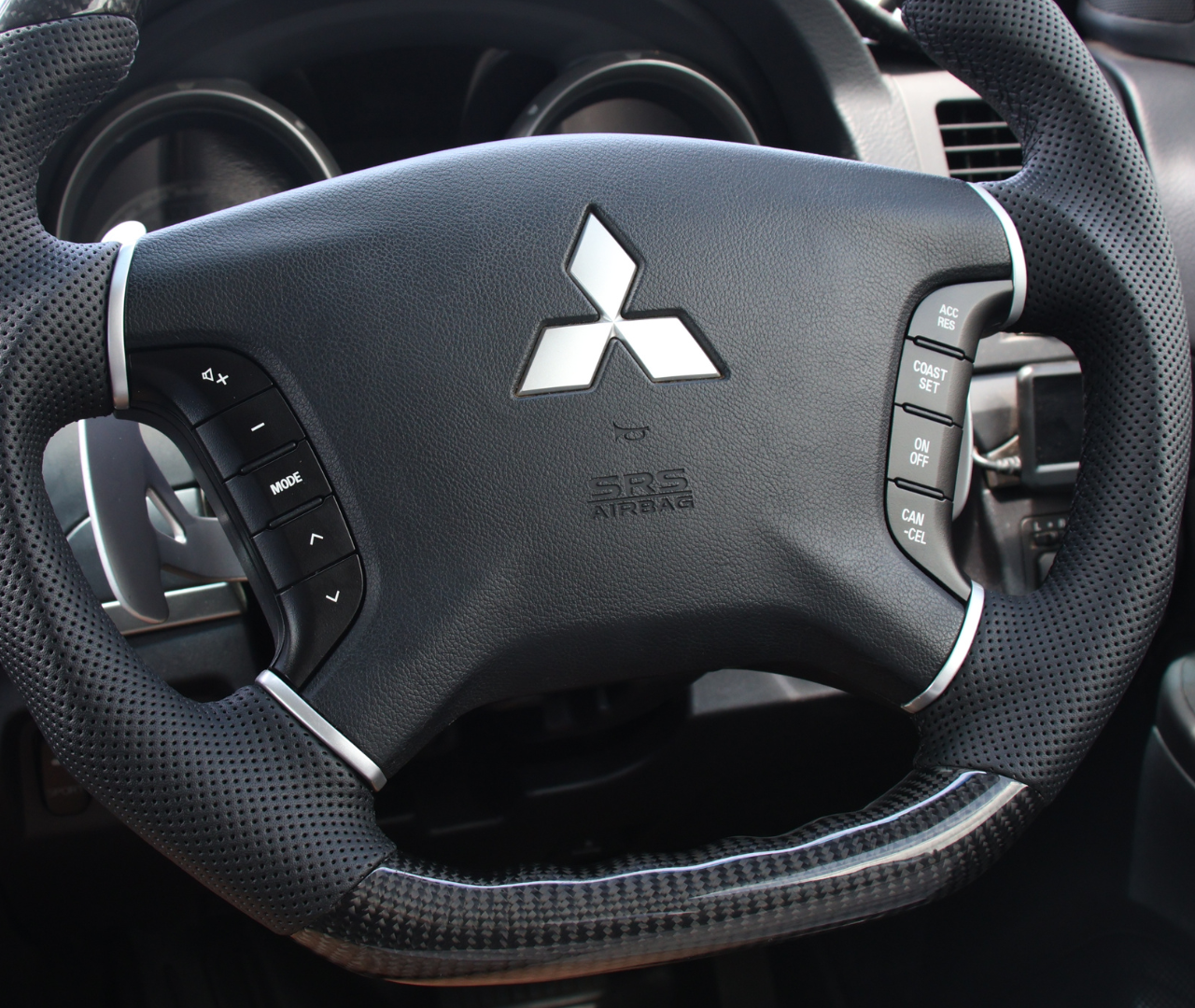 Steering Wheel Cruise Control Buttons for Mitsubishi Pajero NS, NT, NW, NX (2006 to 2021)