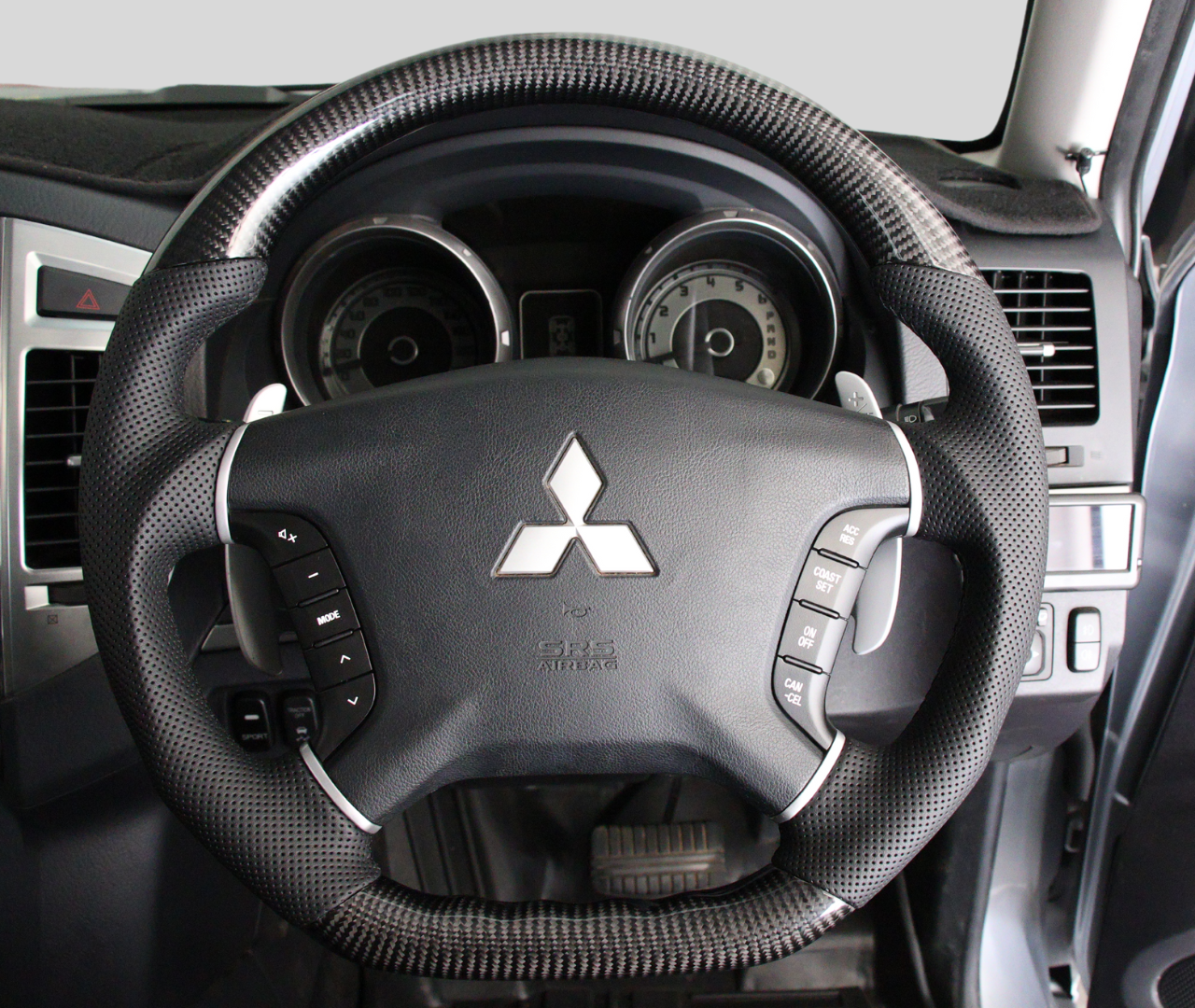 Steering Wheel Cruise Control Buttons for Mitsubishi Pajero NS, NT, NW, NX (2006 to 2021)