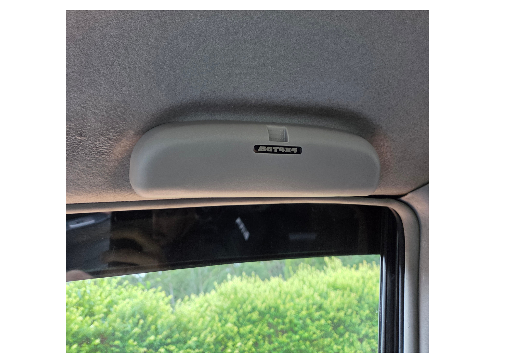 Sunglass Holder for Mitsubishi Pajero NM-NX (1999–2021)