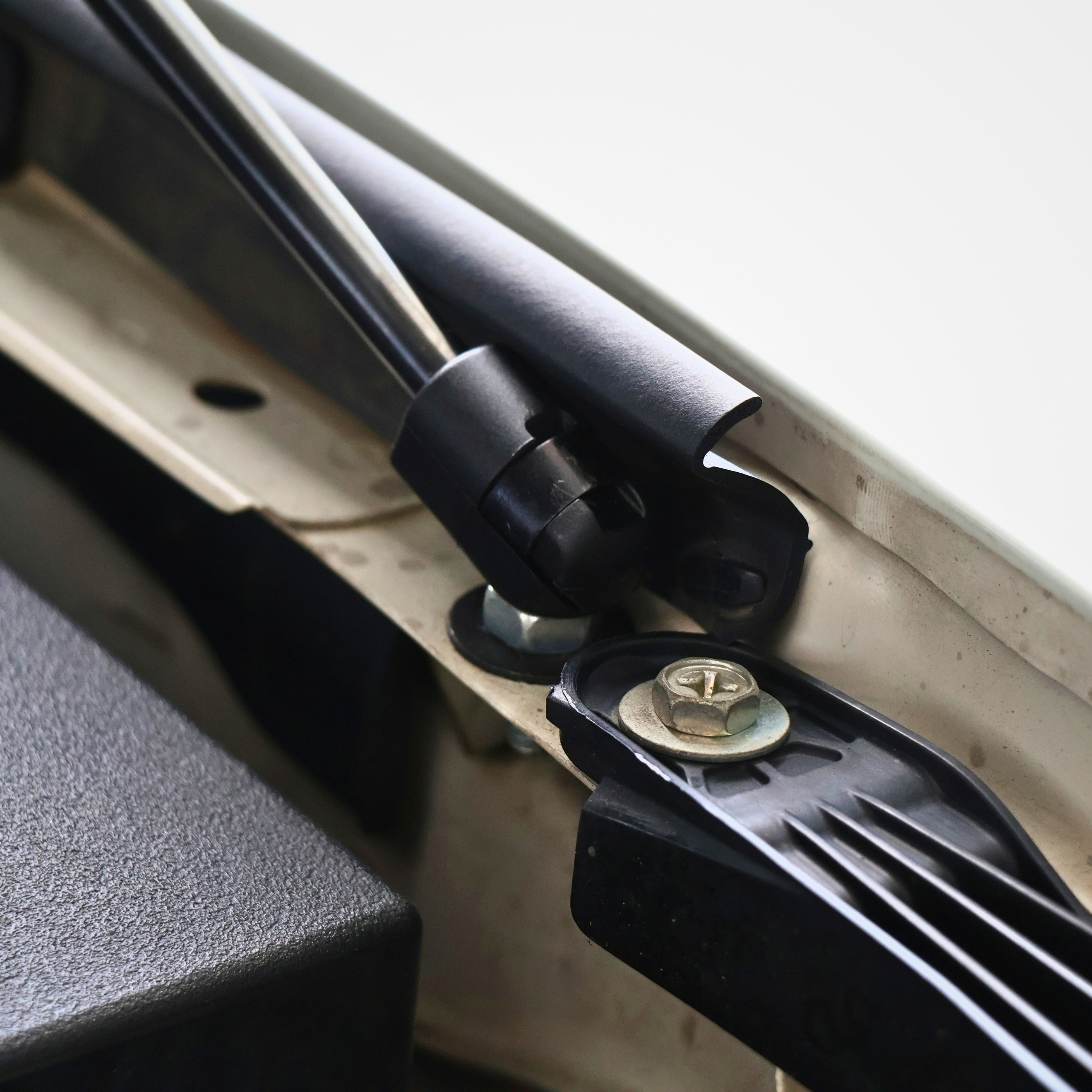 Bonnet Strut Kit for Mitsubishi Pajero Sport QE (2015-2019)