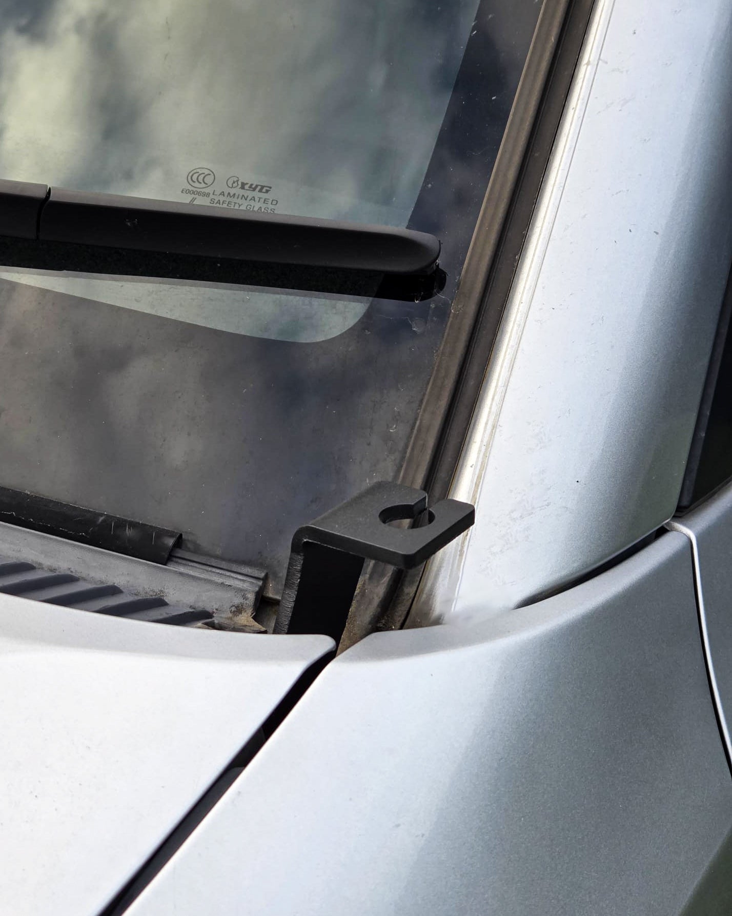 Bonnet UHF Antenna Mount for Mitsubishi Pajero NM–NX (2000-2021)