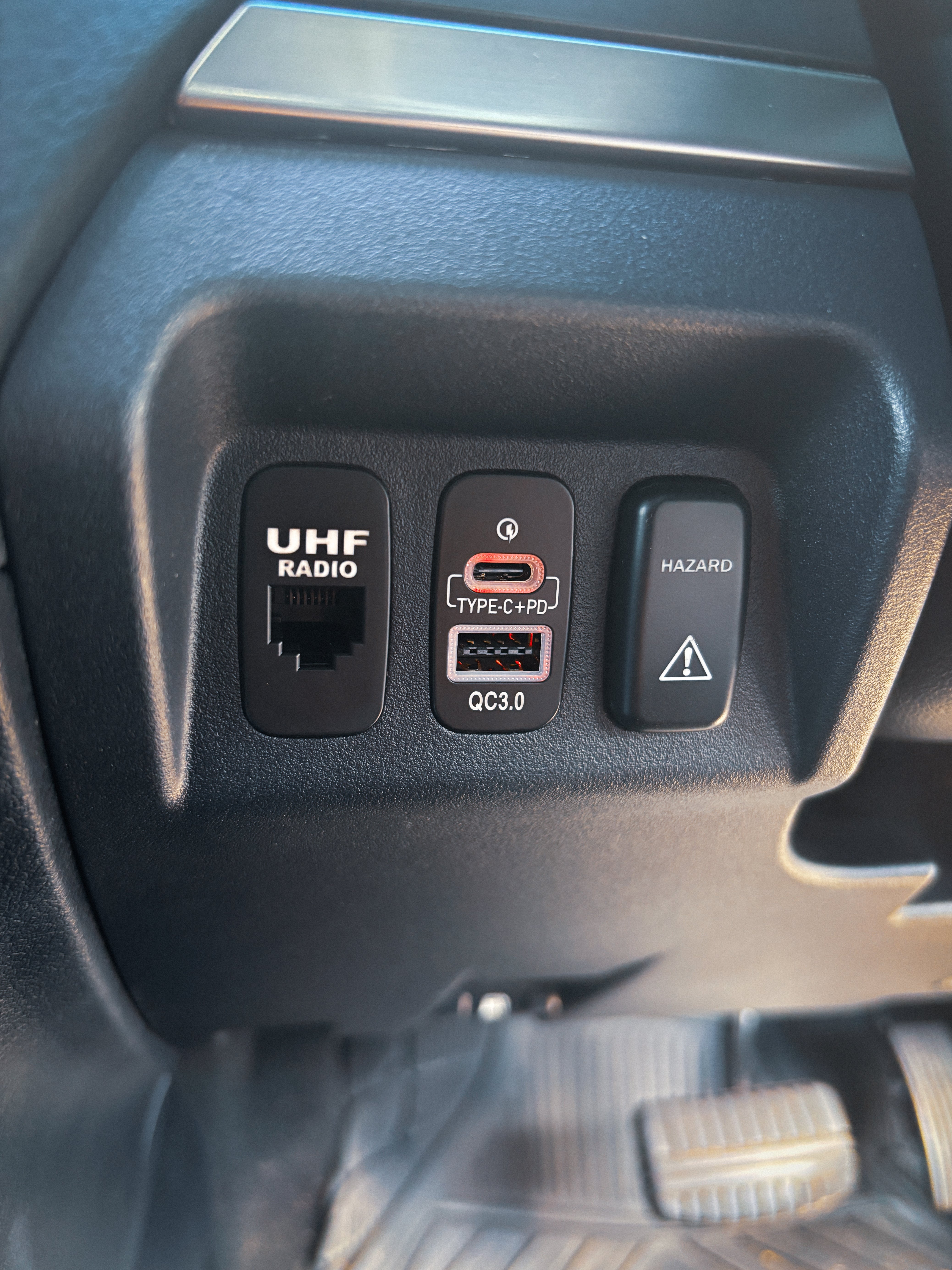 USB A and USB C Charger Switch for Mitsubishi Pajero NS, NT, NW, NX (2006–2021)