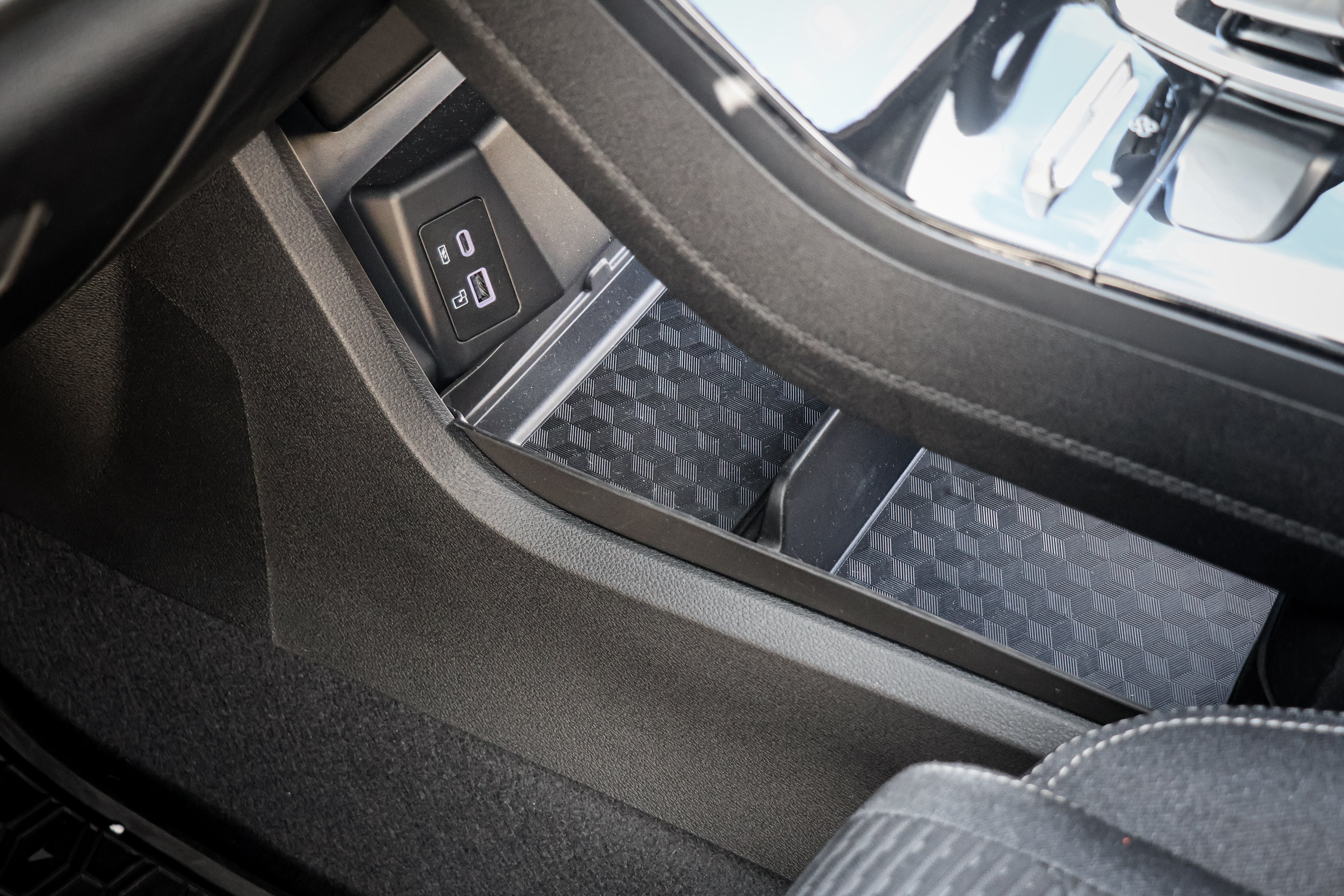 Lower Console Organiser for Chery Tiggo 4 Pro & Tiggo 4 (2024–2025)