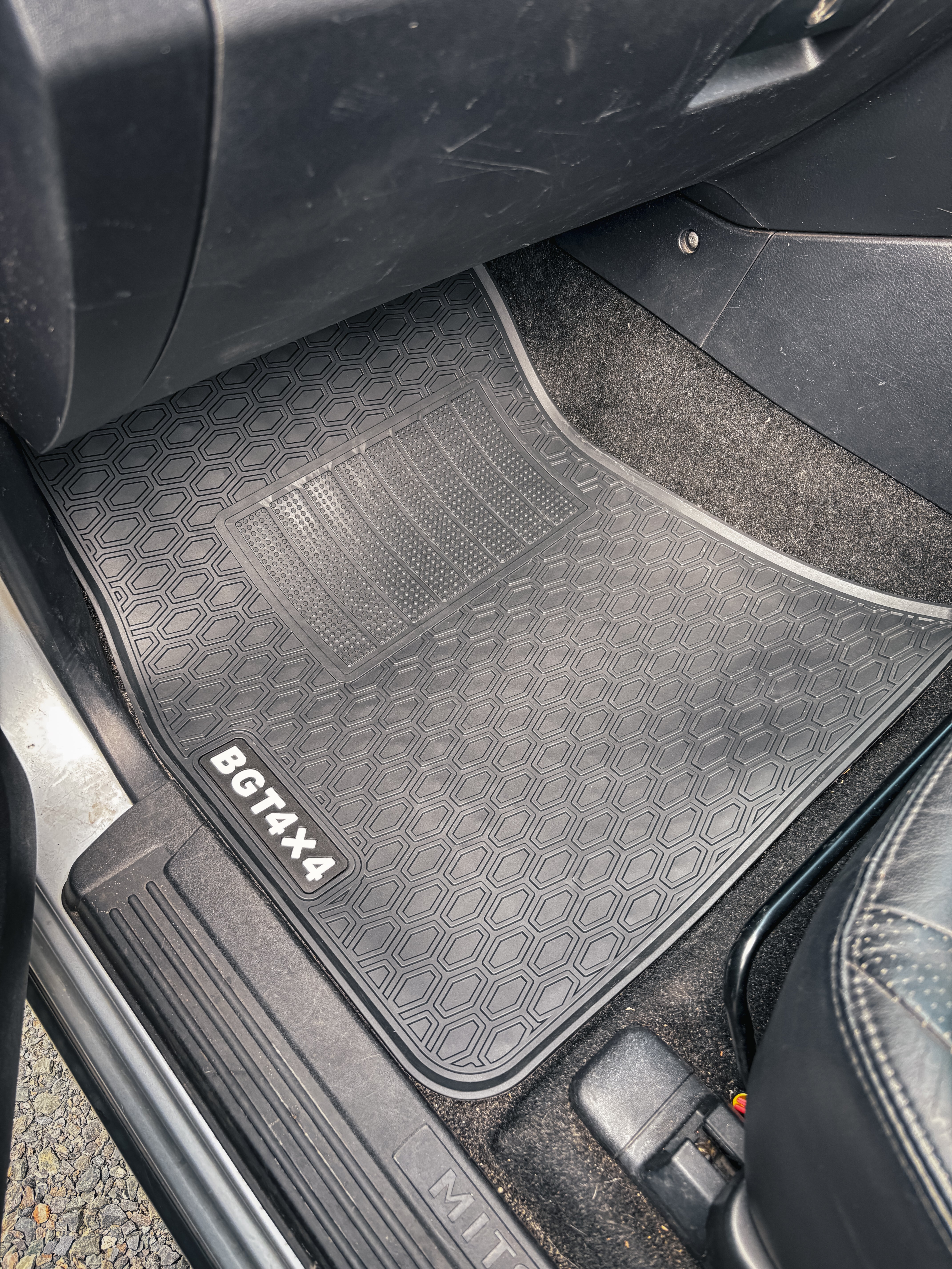 Rubber Floor Mats for SWB Mitsubishi Pajero (2006+)