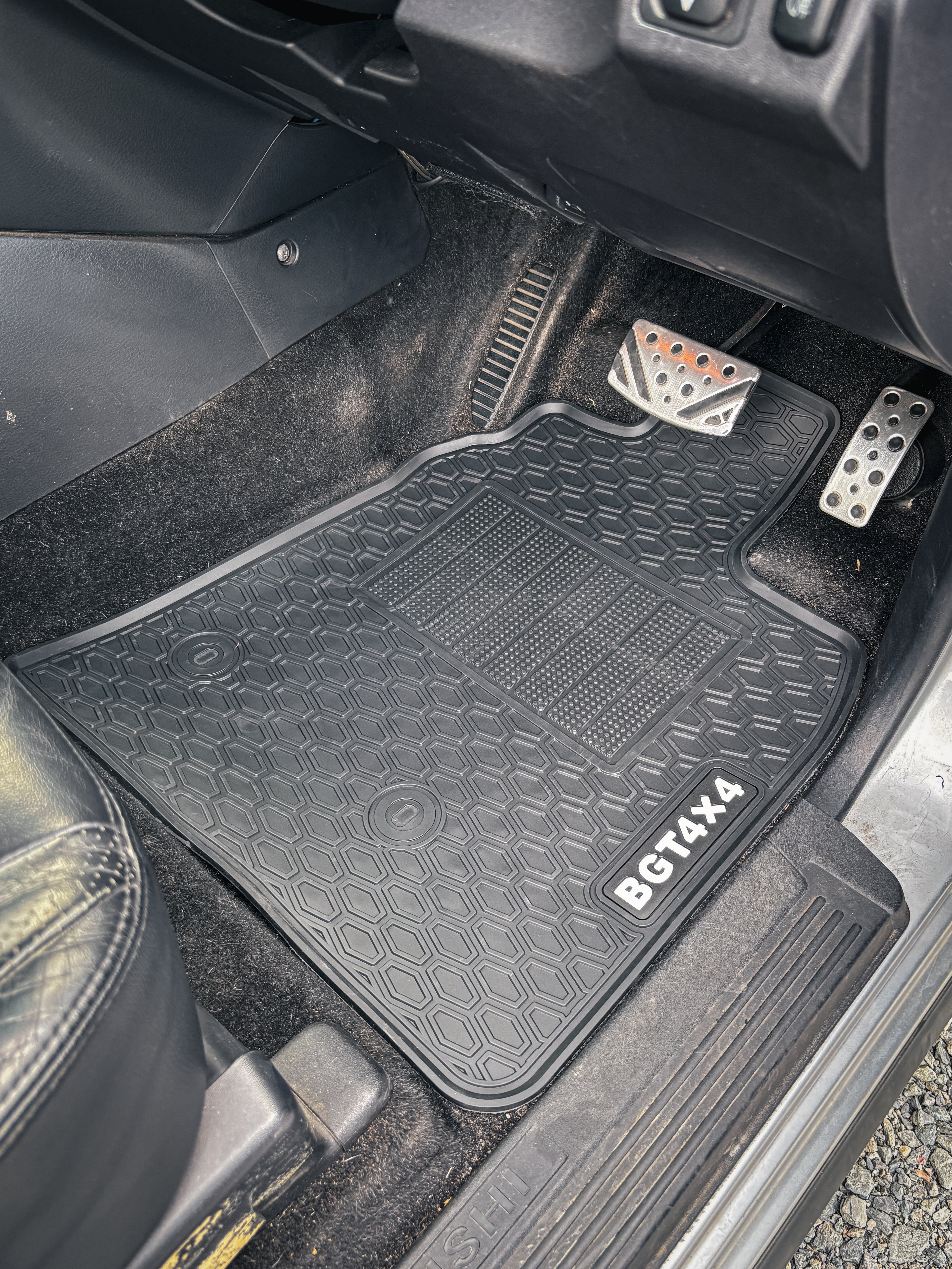 Rubber Floor Mats for SWB Mitsubishi Pajero (2006+)