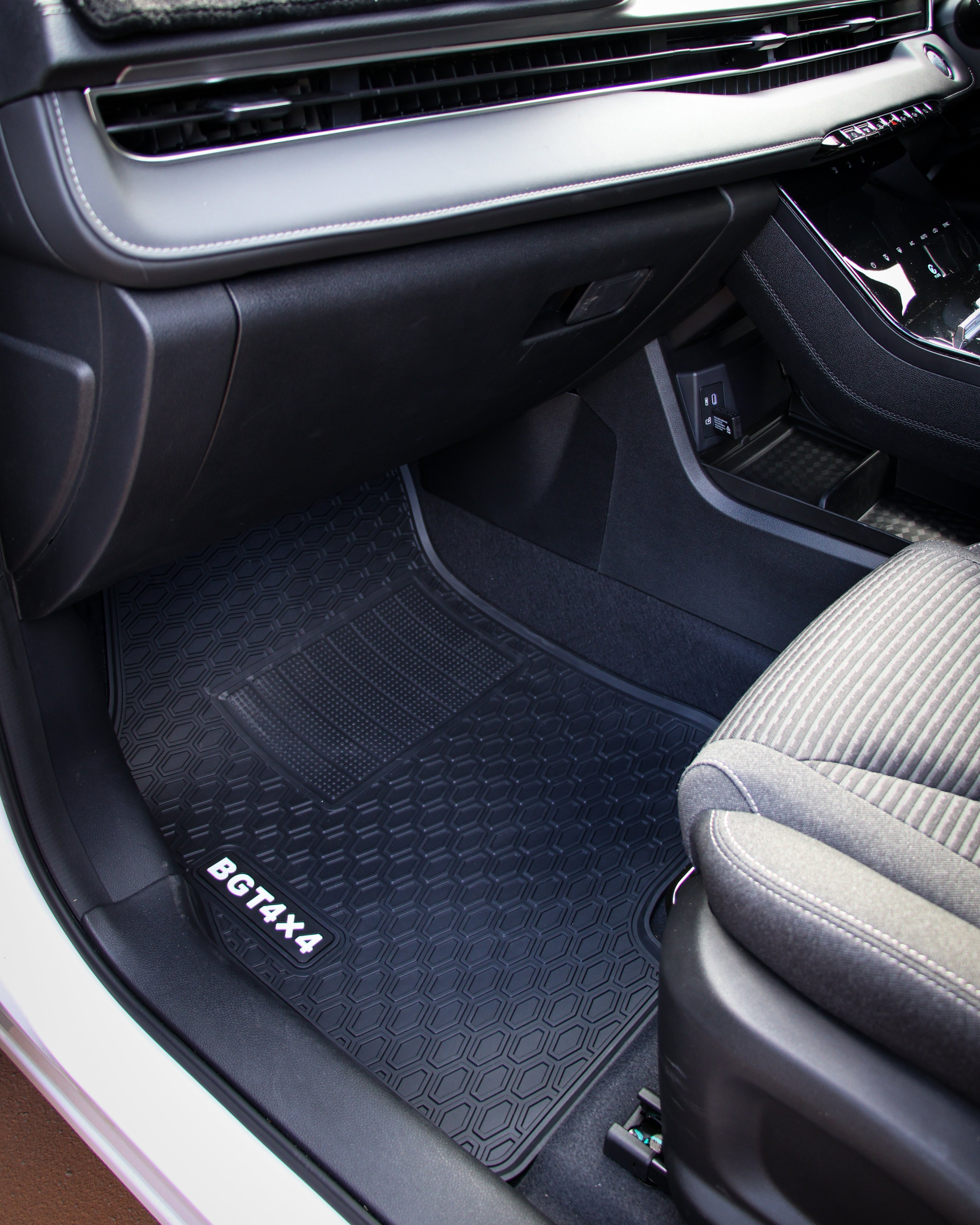 Complete Floor Mat Set for Chery Tiggo 4 & Tiggo 4 Pro (2024–2025)