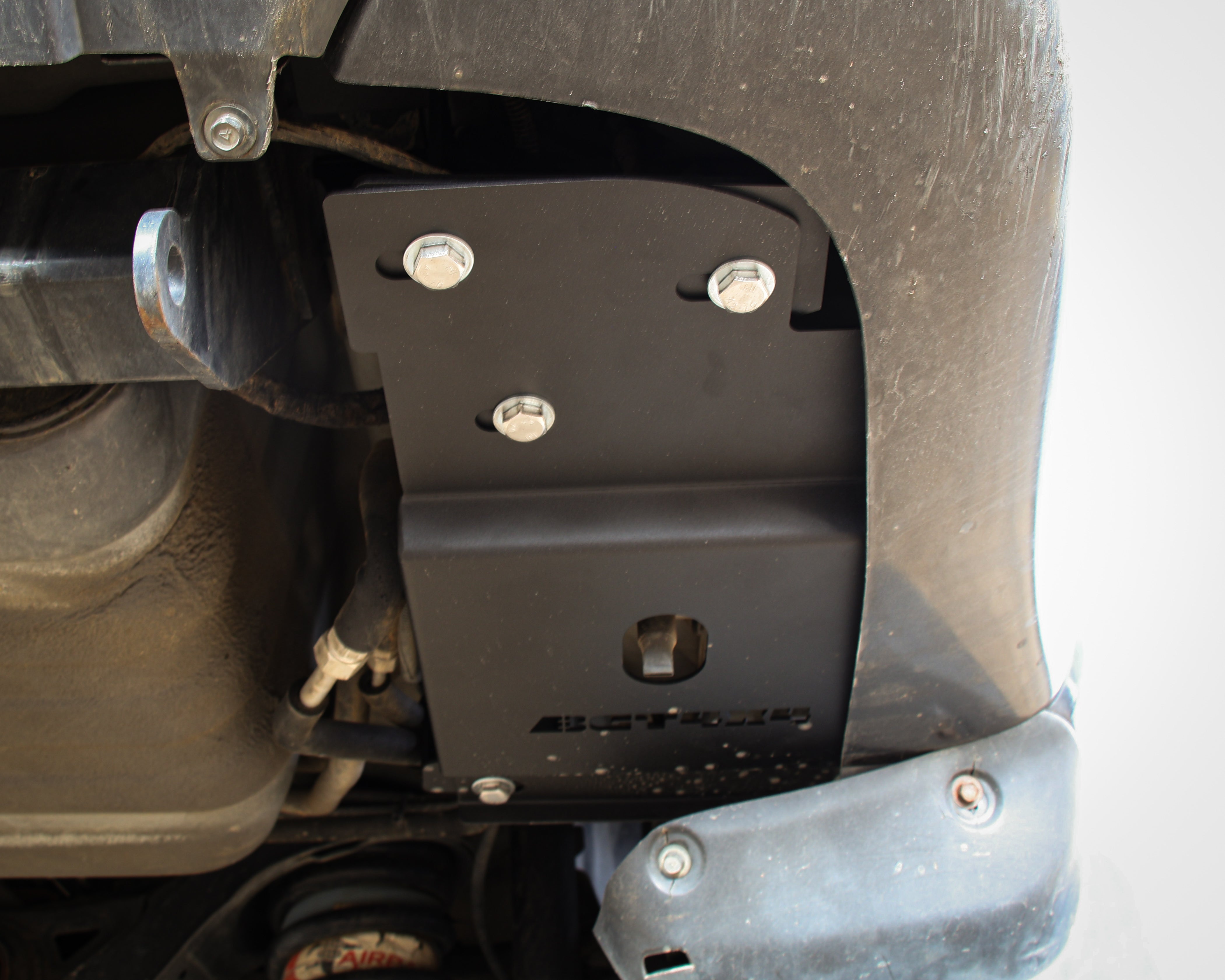 Rear Air Conditioning Bash Plate for Mitsubishi Pajero NM-NX (2000-2021)