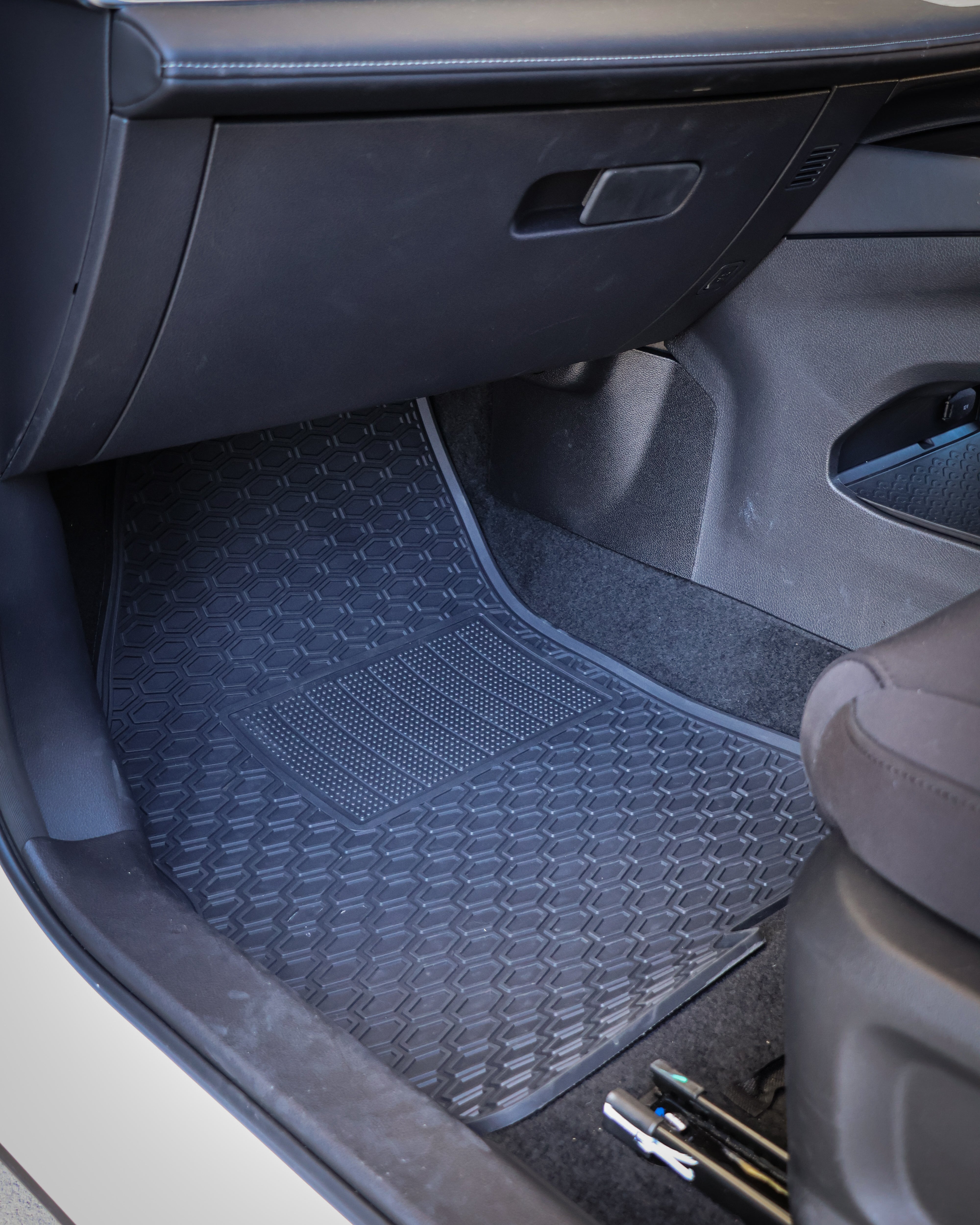 Custom-Fit Rubber Floor Mat Set for Chery Tiggo 7 Hybrid