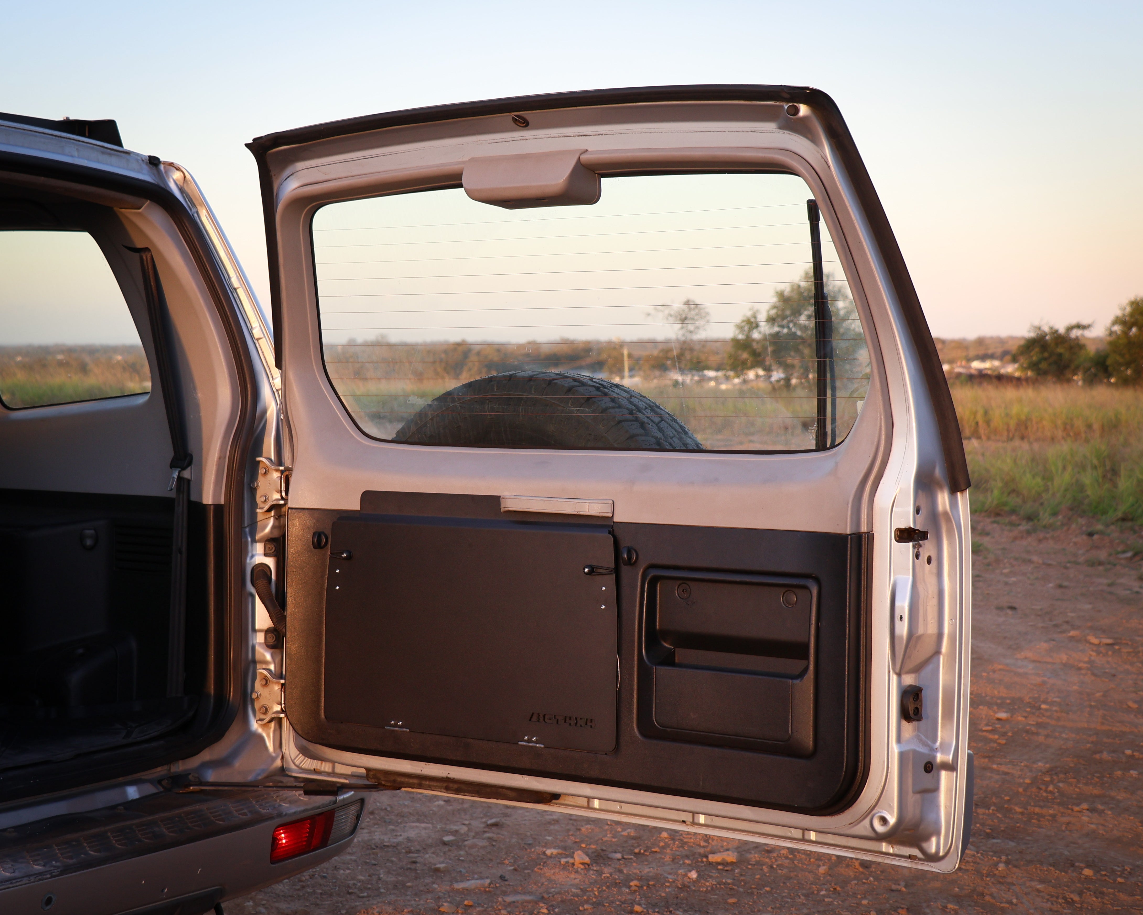 Slimline Rear Door Table for Mitsubishi Pajero NM-NP (2000-2006)