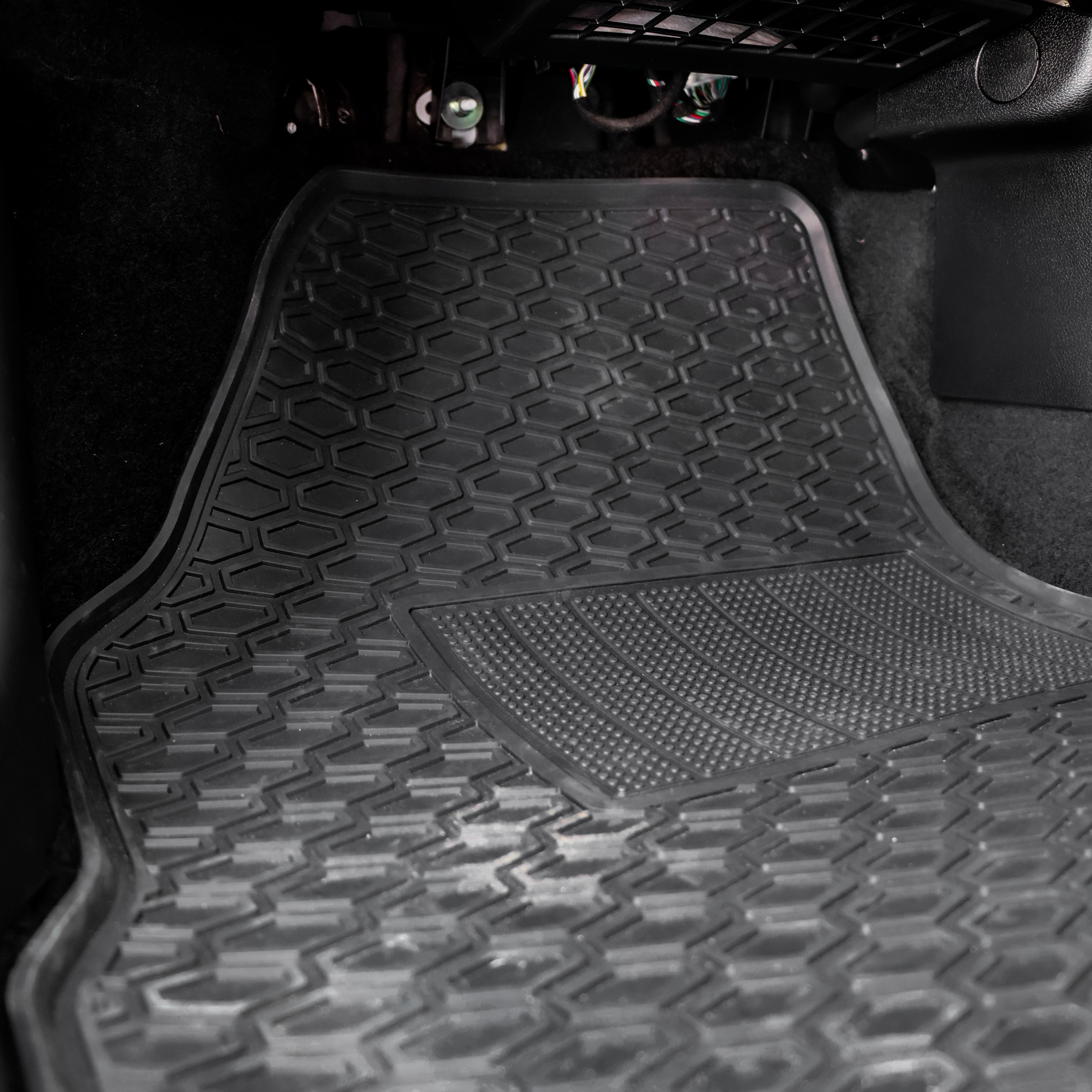 Rubber Floor Mat Set for Chery Tiggo 7 Hybrid & Petrol