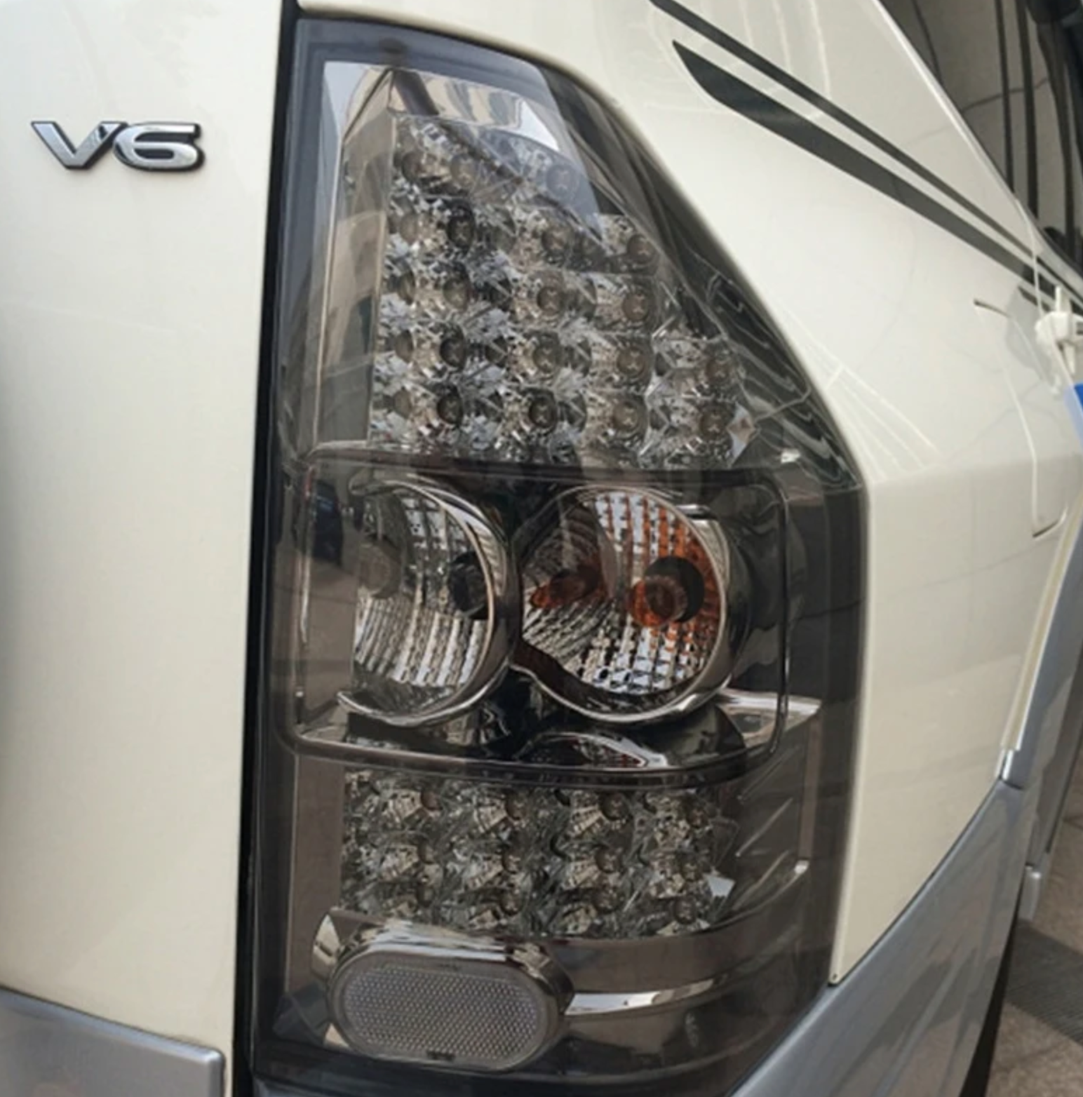 LED Tail Lights for Mitsubishi Pajero NM NP (2000–2006)