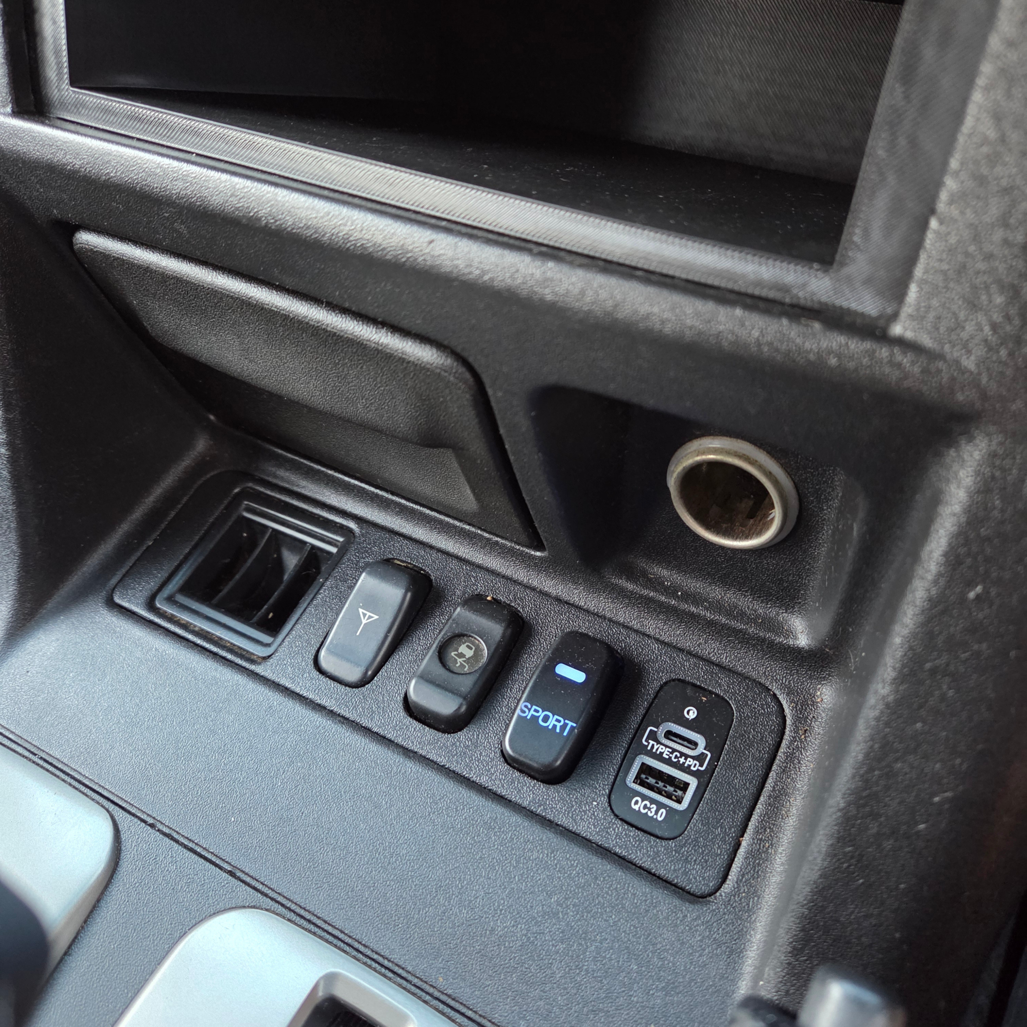 Throttle Controller for Mitsubishi Pajero NP (2003–2006)