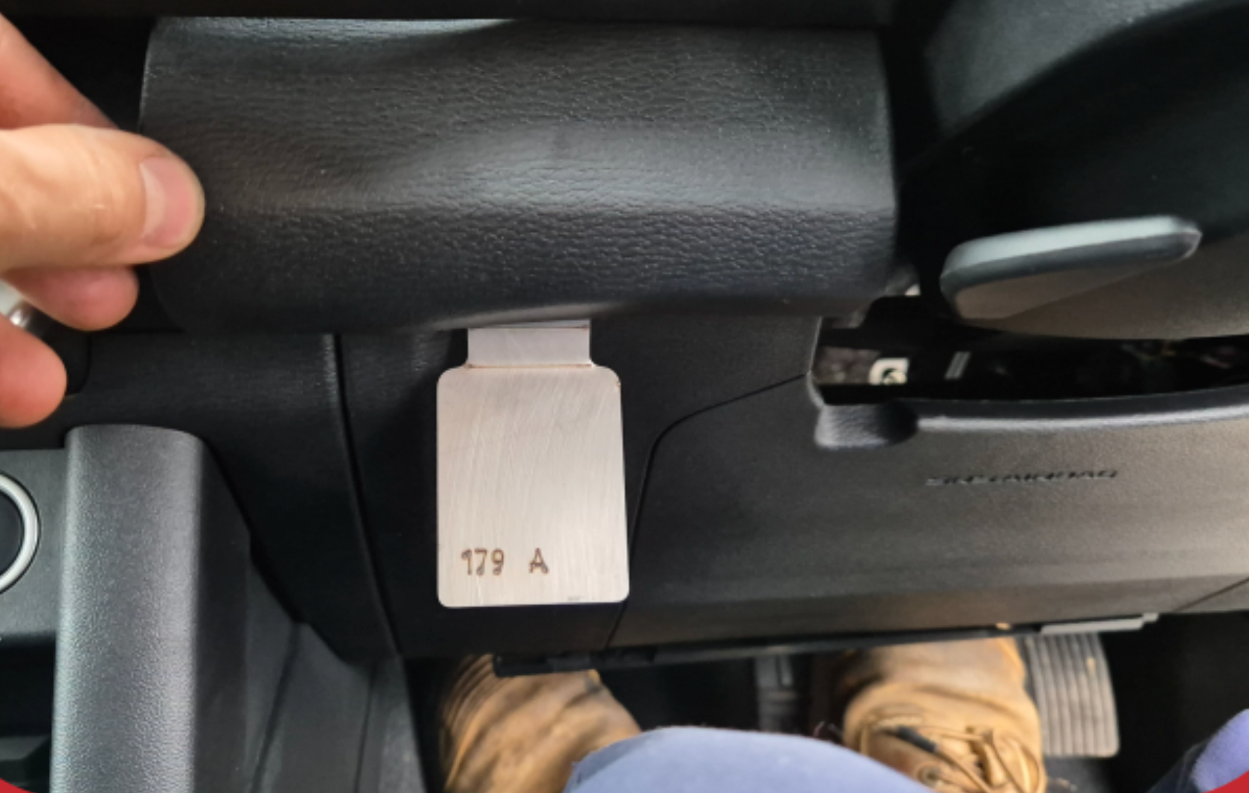 UHF Hand Piece Holder for Mitsubishi Triton MV (2024+) – HP-179